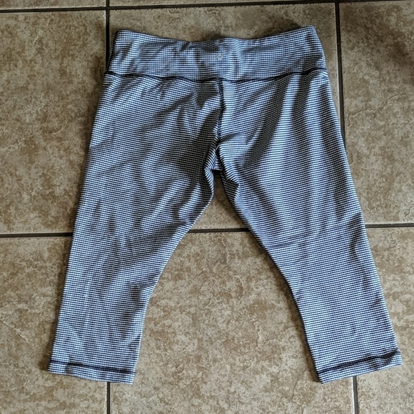 lululemon athletica Pants - Lululemon navy/white gingham wunder under Capri 12